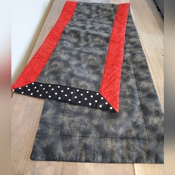 HANDMADE MIXED PRINT BLACK & RED TABLE RUNNER HALLOWEEN - Picture 1 of 12